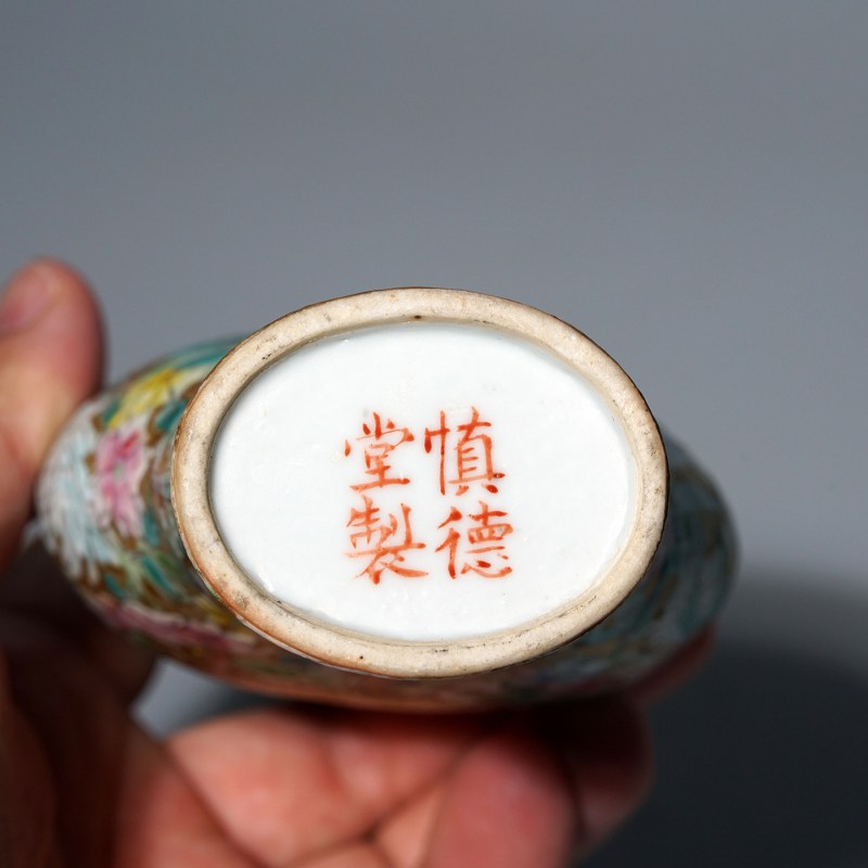 民国 粉彩百花不露地如意耳蒜口瓶一对 - 图12