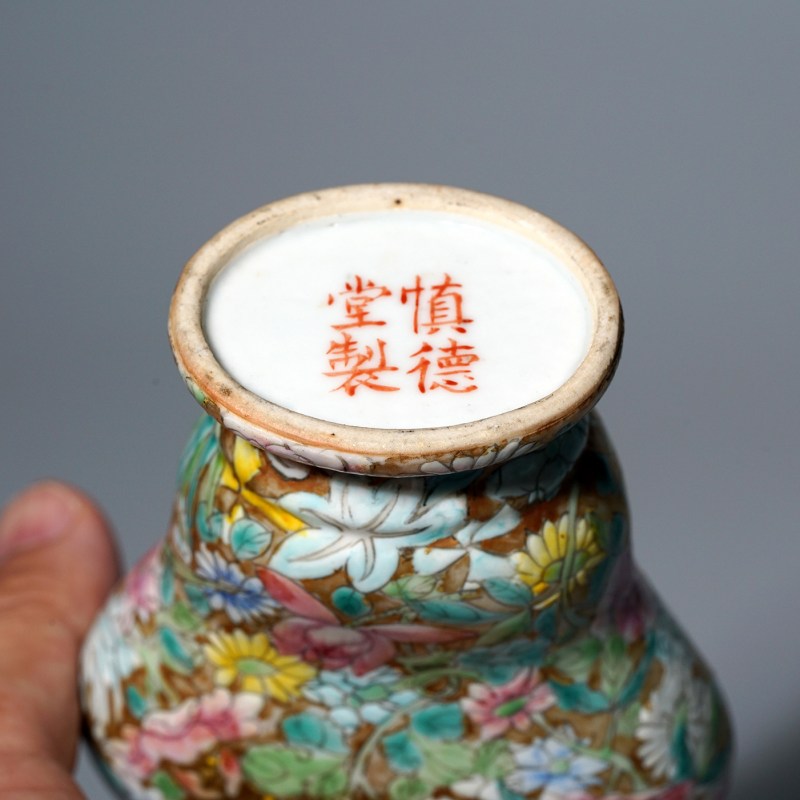 民国 粉彩百花不露地如意耳蒜口瓶一对 - 图13
