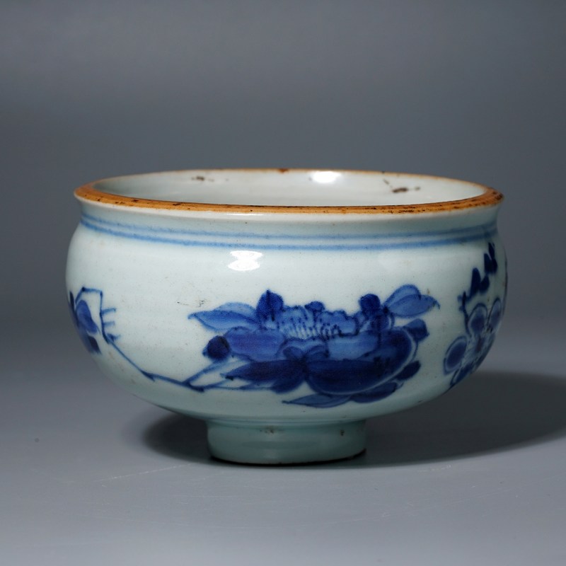 清顺治 青花折枝花卉纹净水碗 - 图2