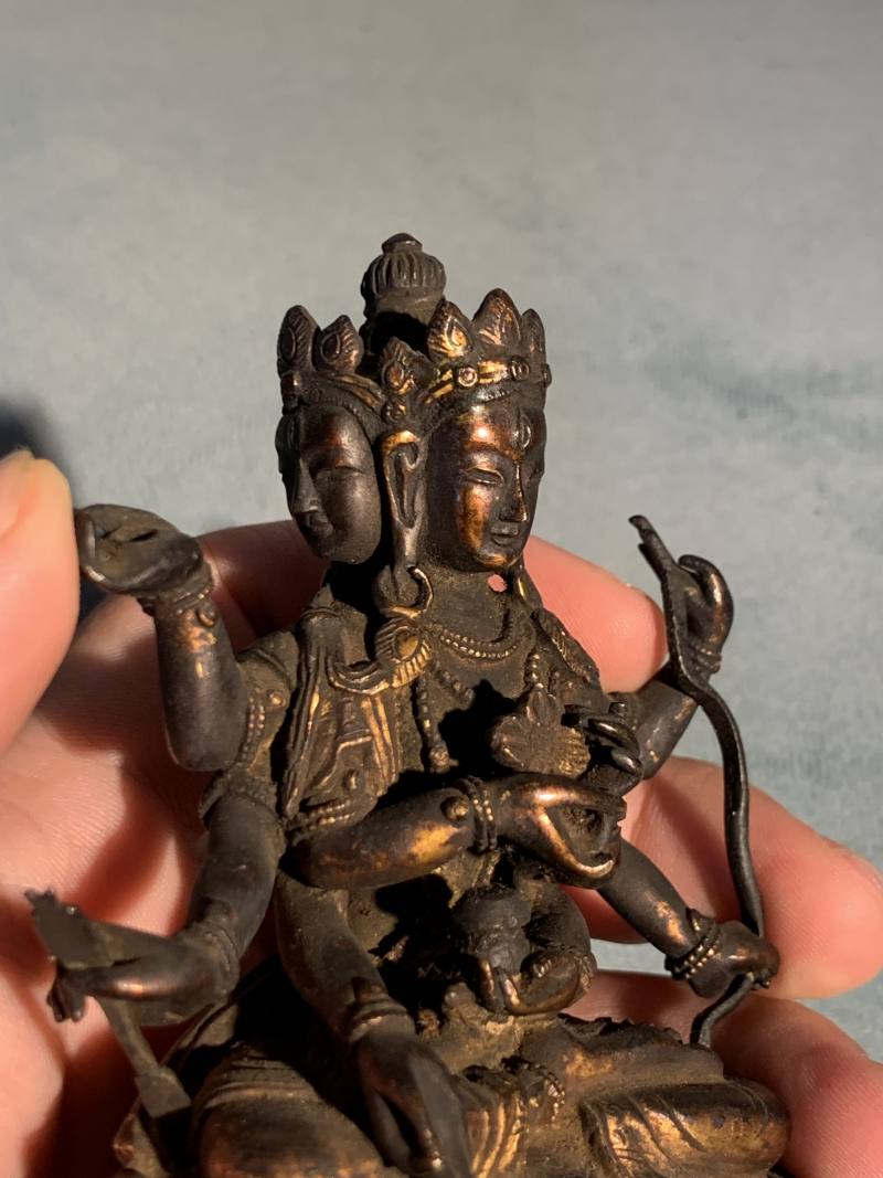 清乾隆 铜鎏金三面八臂尊胜佛母坐像（原装藏） - 图8