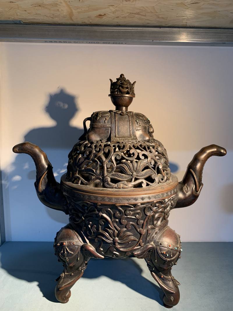 清乾隆 “宣德年制”款铜嵌宝太平有象大香薰 - 图15