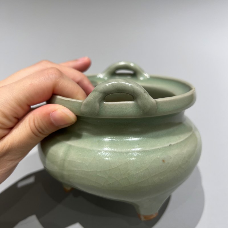 明宣德 龙泉窑梅子青釉绳耳三足炉 - 图7