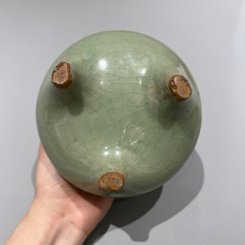 明宣德 龙泉窑梅子青釉绳耳三足炉 - 图8