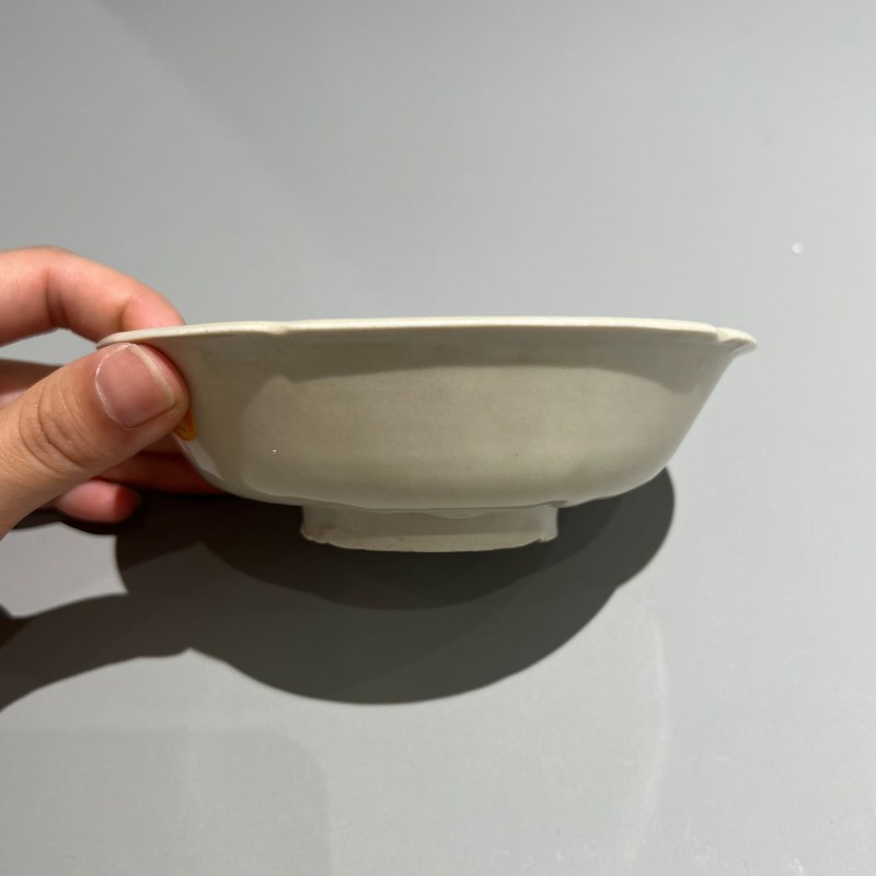 明代 白釉花口洗 - 图4