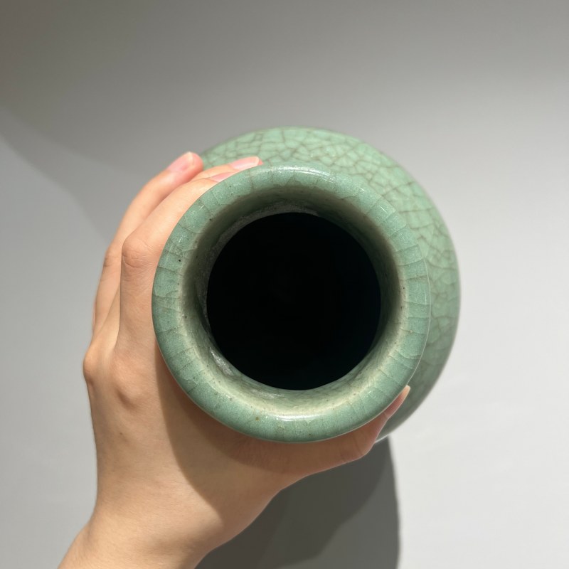 明代 龙泉窑青釉浮雕折枝花卉纹筒瓶 - 图5