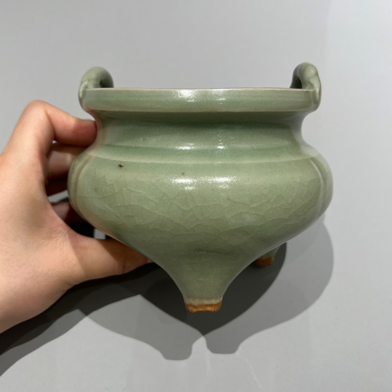 明宣德 龙泉窑梅子青釉绳耳三足炉 - 图4