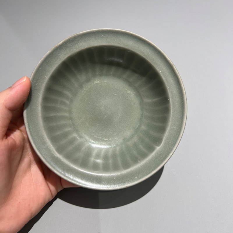 明代 龙泉窑青釉菊瓣洗 - 图4