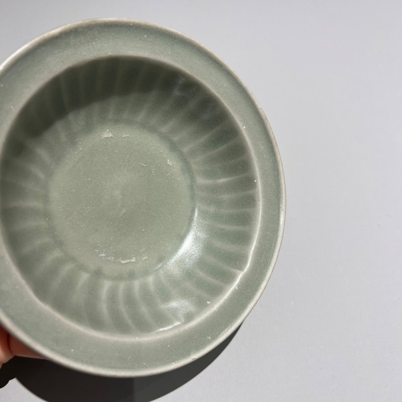 明代 龙泉窑青釉菊瓣洗 - 图5