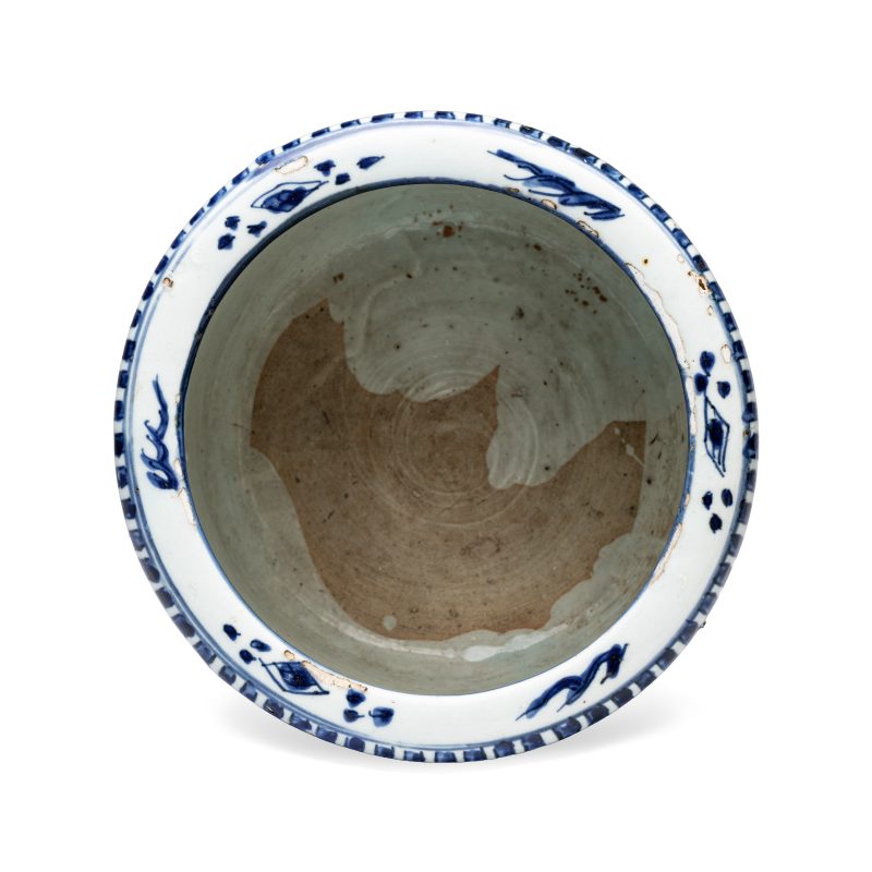 A Chinese blue and white 'Scholars' cylindrical tripod censer - 图8