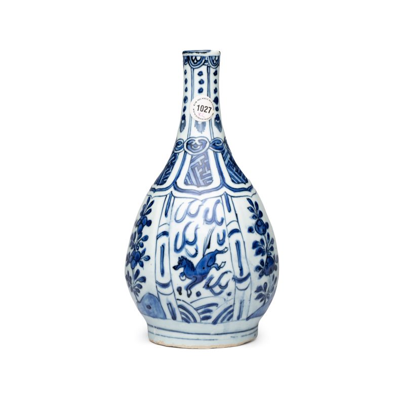 A pair of Chinese blue and white 'Flying Horses' pear-shaped bottle vases - 图6