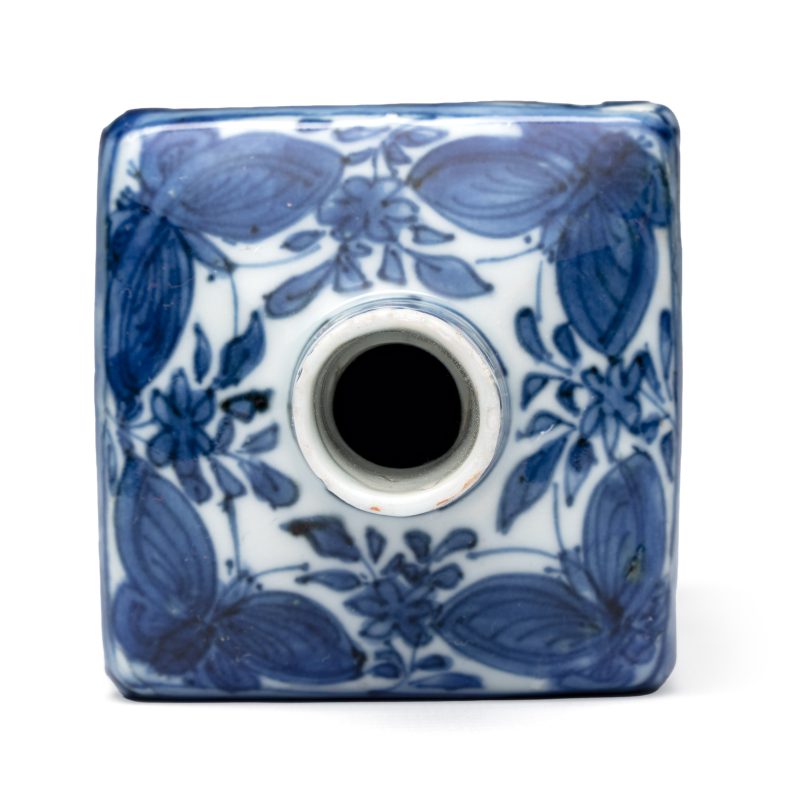 A Chinese blue and white 'Playing Boys' square flask - 图6