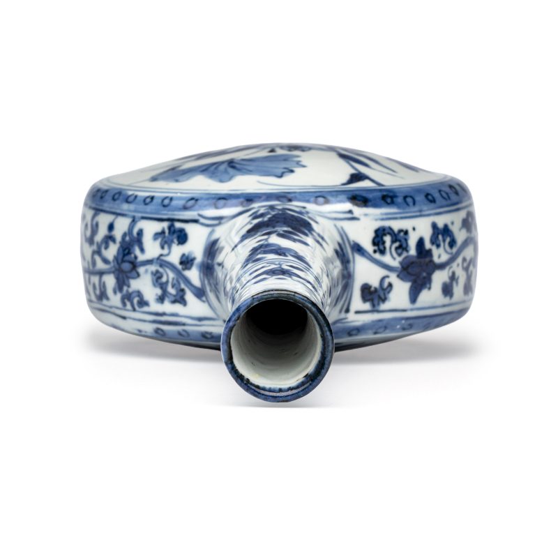 A rare and important Chinese armorial blue and white bottle vase with Royal Spanish arms - 图6