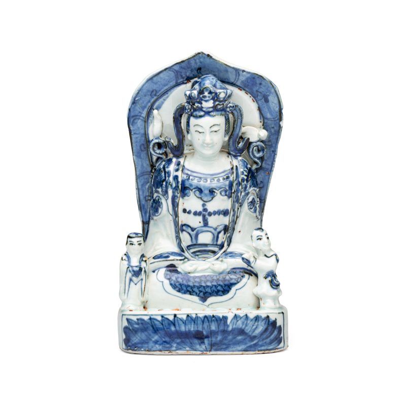A Chinese blue and white group of Guanyin and attendants - 图2