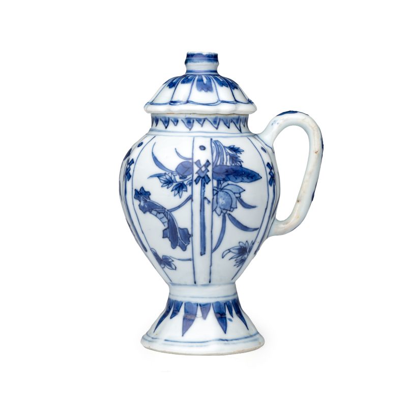 A pair of Chinese blue and white covered mustard pots with floral design - 图10