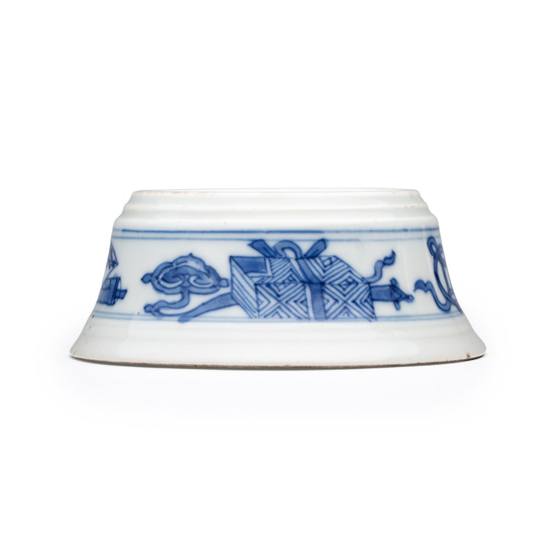 A pair of Chinese blue and white salt trenchers with antiquities design - 图10