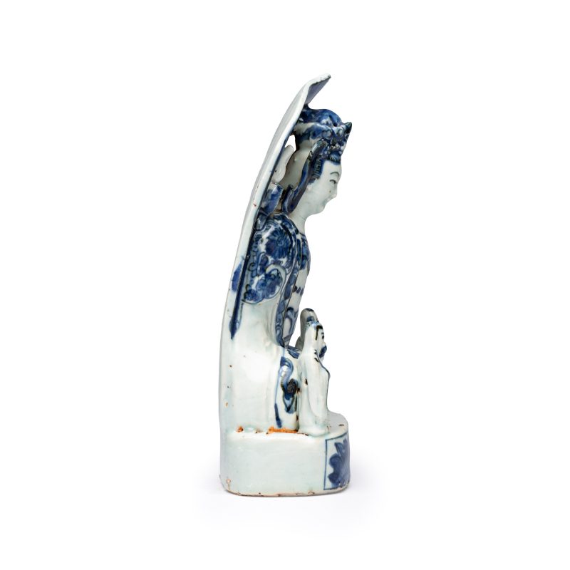 A Chinese blue and white group of Guanyin and attendants - 图5