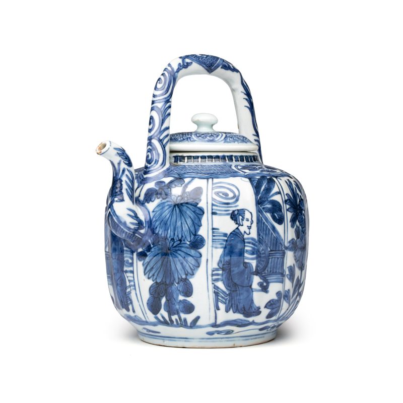 A Chinese blue and white wine pot and cover