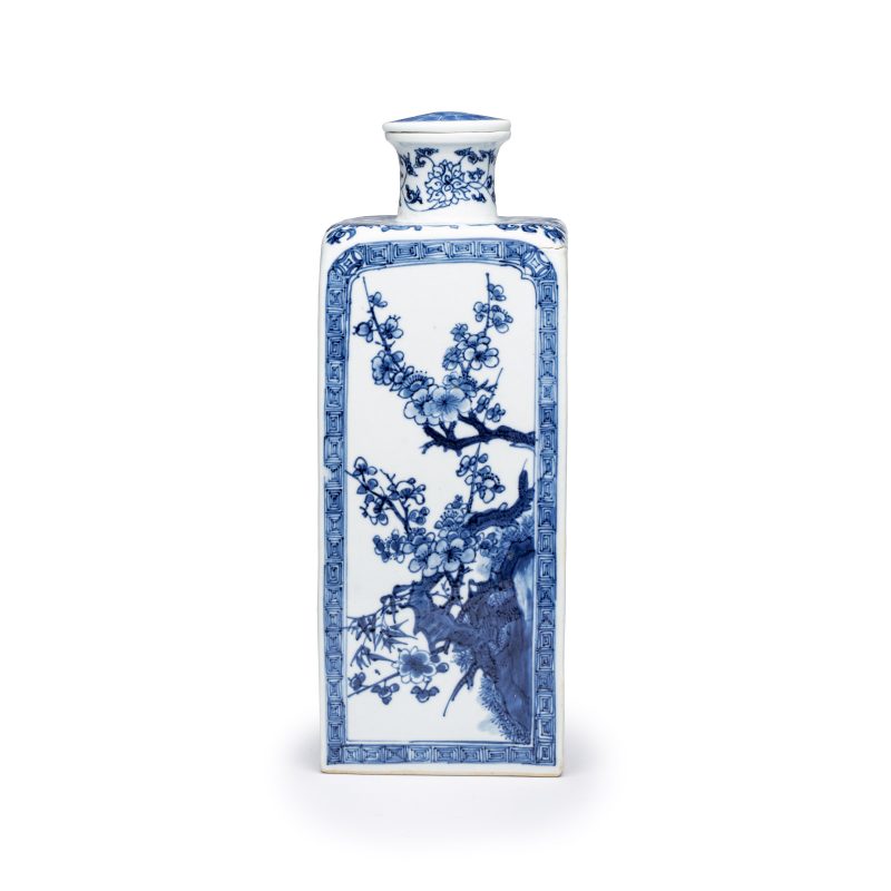 A pair of Chinese blue and white 'Blossoming Flower Branches' square flasks and covers - 图12