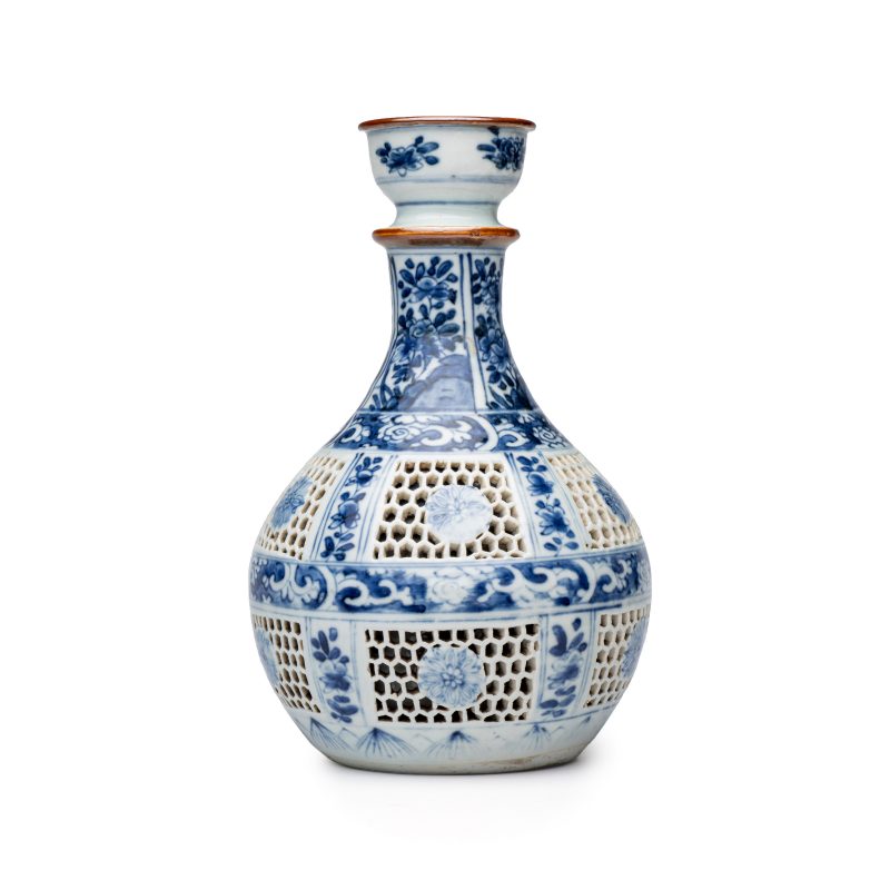 A pair of Chinese blue and white double-walled 'Linglong' hookah bases - 图9
