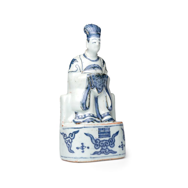 A Chinese blue and white figure of a Daoist deity - 图1