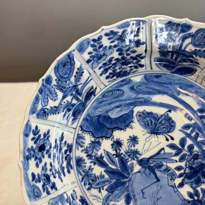 A Chinese blue and white 'Grasshopper and Butterfly' plate - 图5