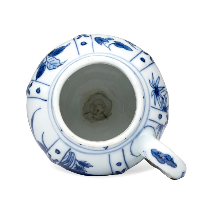 A pair of Chinese blue and white covered mustard pots with floral design - 图16