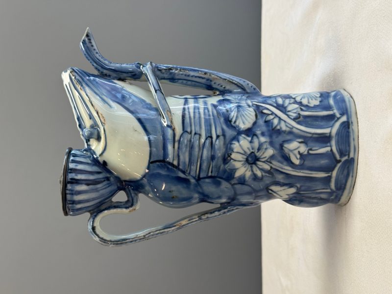 A rare Chinese blue and white 'Crayfish' ewer with silver cover - 图13