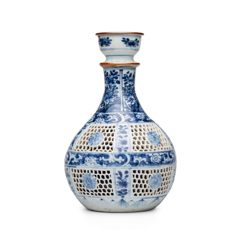 A pair of Chinese blue and white double-walled 'Linglong' hookah bases - 图10