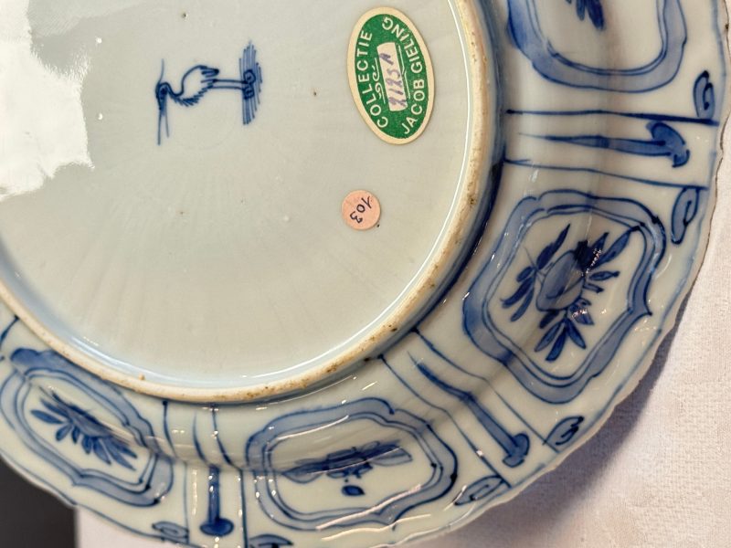A rare Chinese blue and white 'Grasshopper' plate - 图17