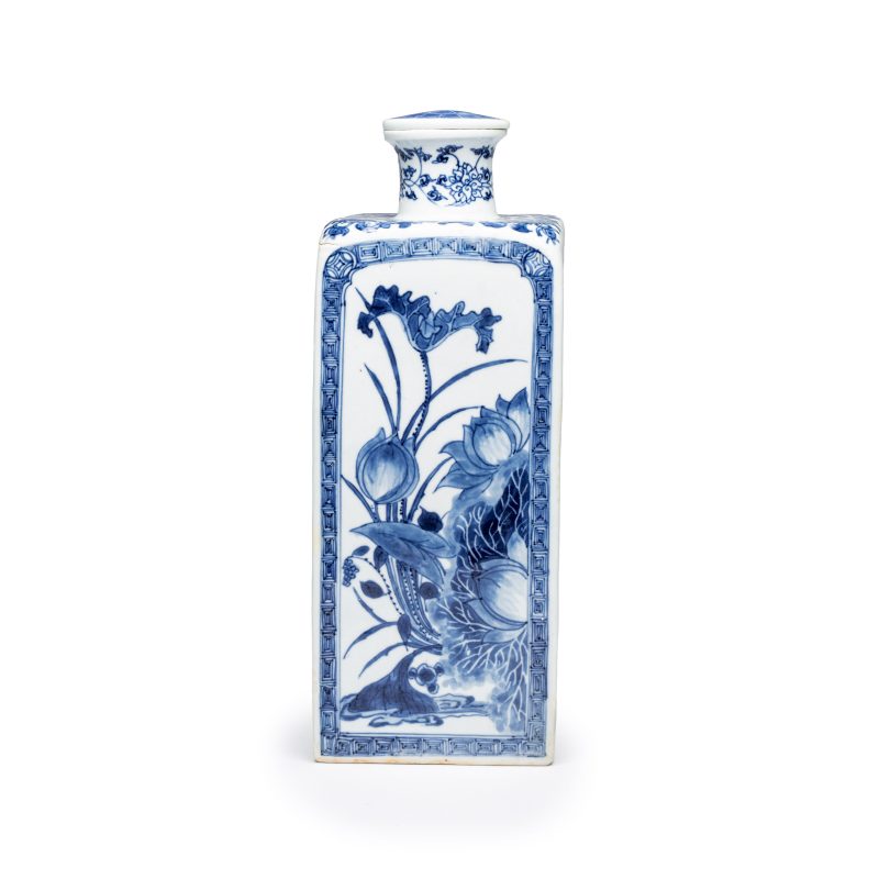 A pair of Chinese blue and white 'Blossoming Flower Branches' square flasks and covers - 图13