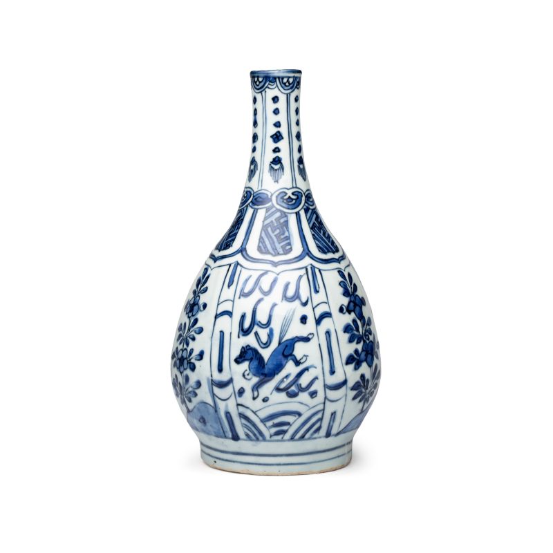 A pair of Chinese blue and white 'Flying Horses' pear-shaped bottle vases - 图11