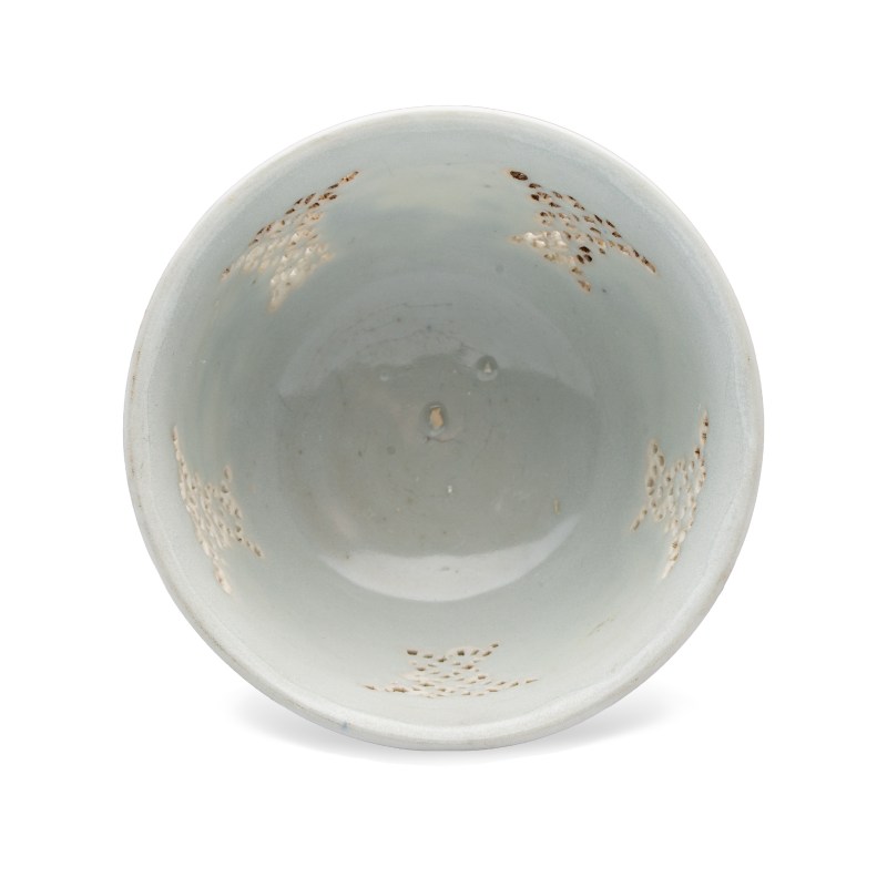 A Chinese blue and white reticulated 'Linglong' cup, Hatcher Cargo - 图6