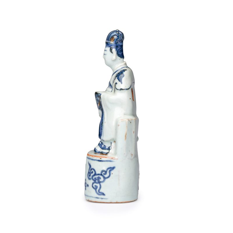 A Chinese blue and white figure of a Daoist deity - 图3