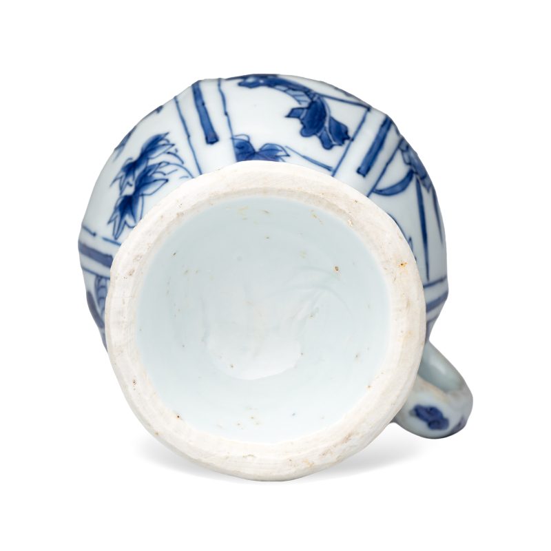 A pair of Chinese blue and white covered mustard pots with floral design - 图17