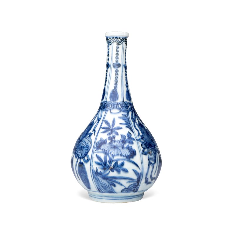 A Chinese blue and white 'Auspicious Emblems and Peonies' pear-shaped vase - 图2