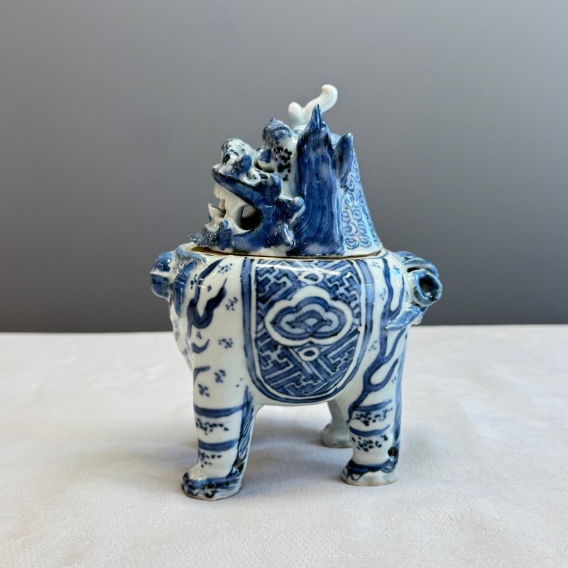 A Chinese blue and white 'Luduan' incense burner - 图12
