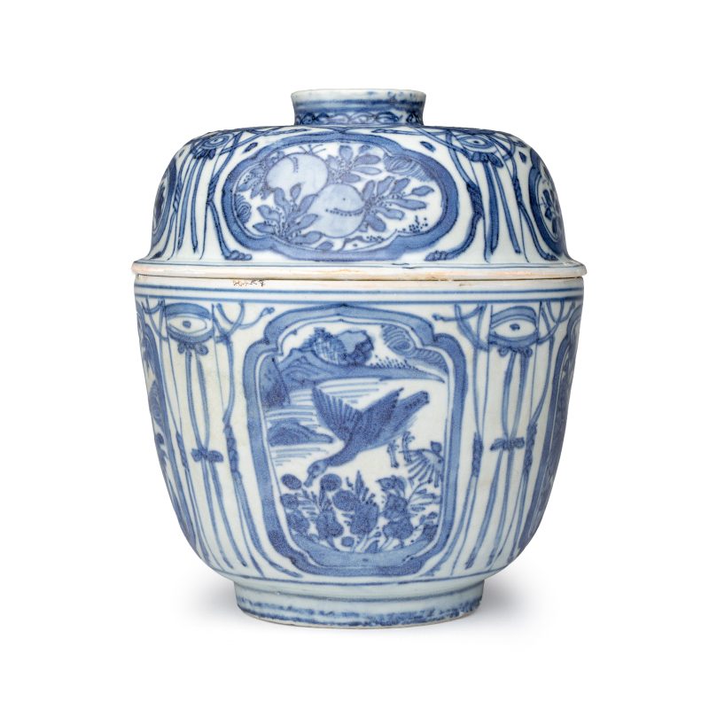 A Chinese blue and white 'Crow' cup or bowl and cover, Hatcher Cargo - 图3