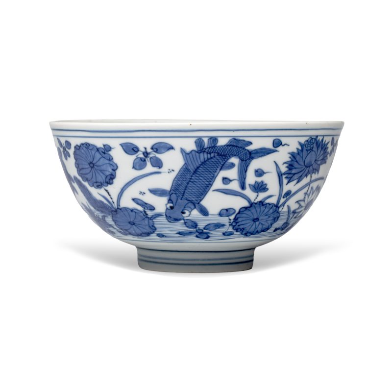 A Chinese blue and white 'Carps' bowl - 图2