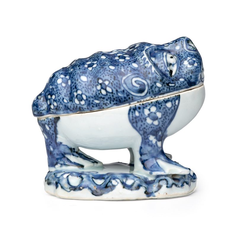 A rare Chinese blue and white ko-sometsuke 'Three-legged Toad' incense burner - 图4