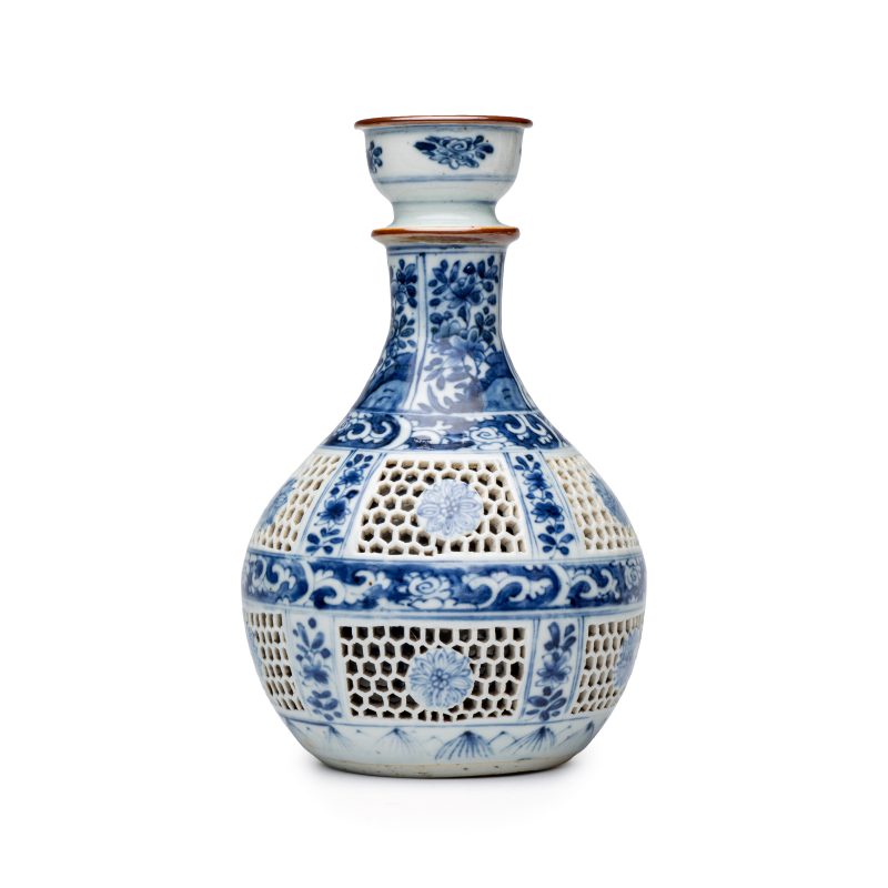 A pair of Chinese blue and white double-walled 'Linglong' hookah bases - 图11