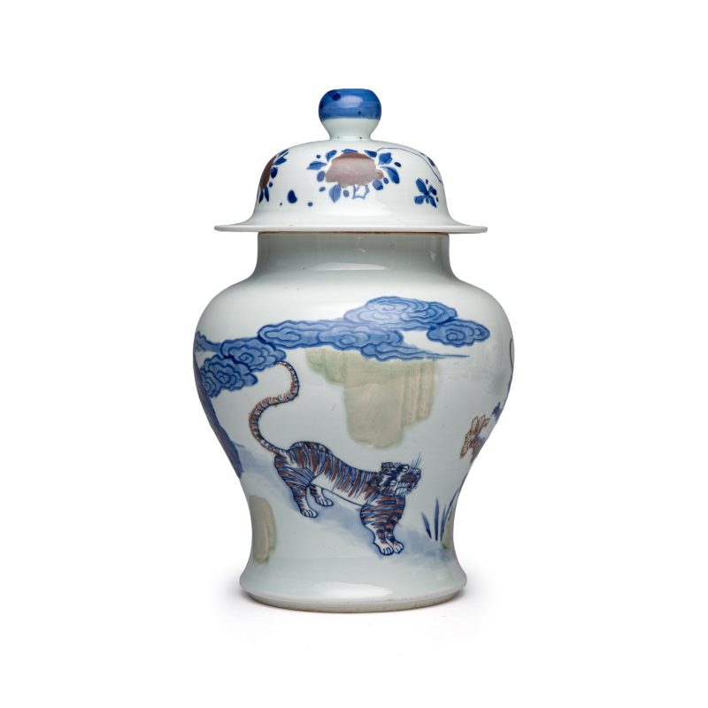 A pair of Chinese underglaze-blue, copper-red and celadon-glazed 'Dragon and Tiger' vases and covers - 图5