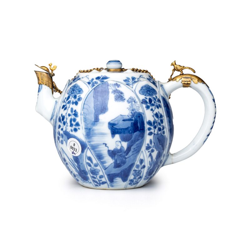 A pair of Chinese blue and white lotus-shaped teapots with mounts - 图8