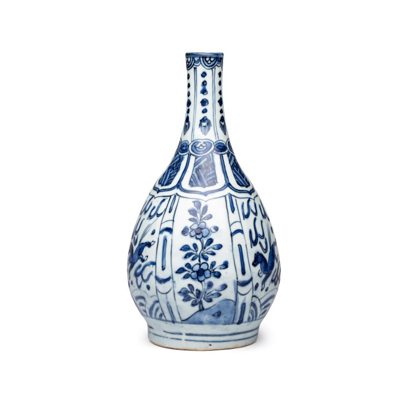 A pair of Chinese blue and white 'Flying Horses' pear-shaped bottle vases - 图12