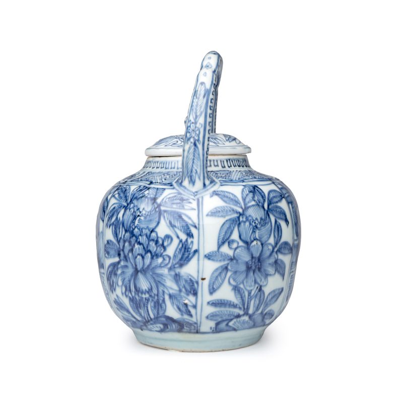 A Chinese blue and white wine pot and cover - 图3