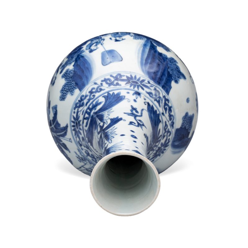 郊遊点化 | A Chinese blue and white 'Jiao You Dian Hua 郊遊点化' bottle vase - 图5