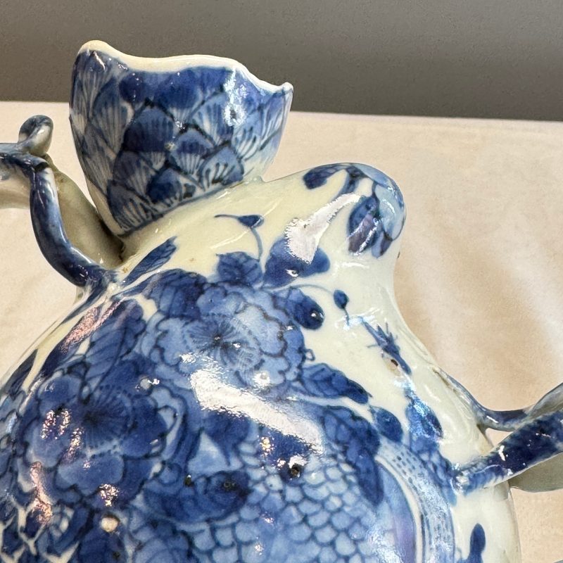 A Chinese blue and white peach-shaped cadogan-type wine pot - 图33