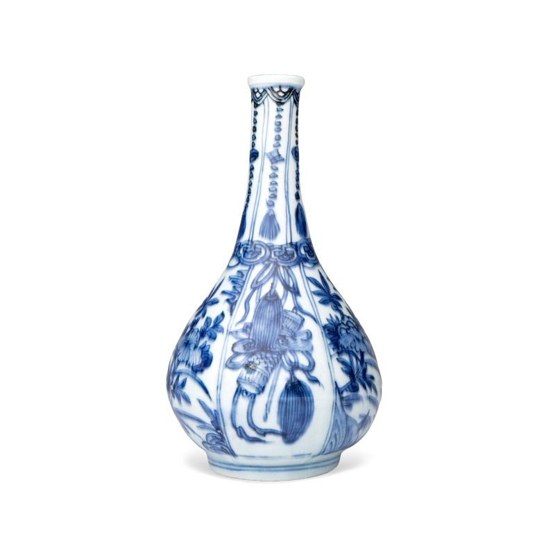 A Chinese blue and white 'Auspicious Emblems and Peonies' pear-shaped vase - 图3