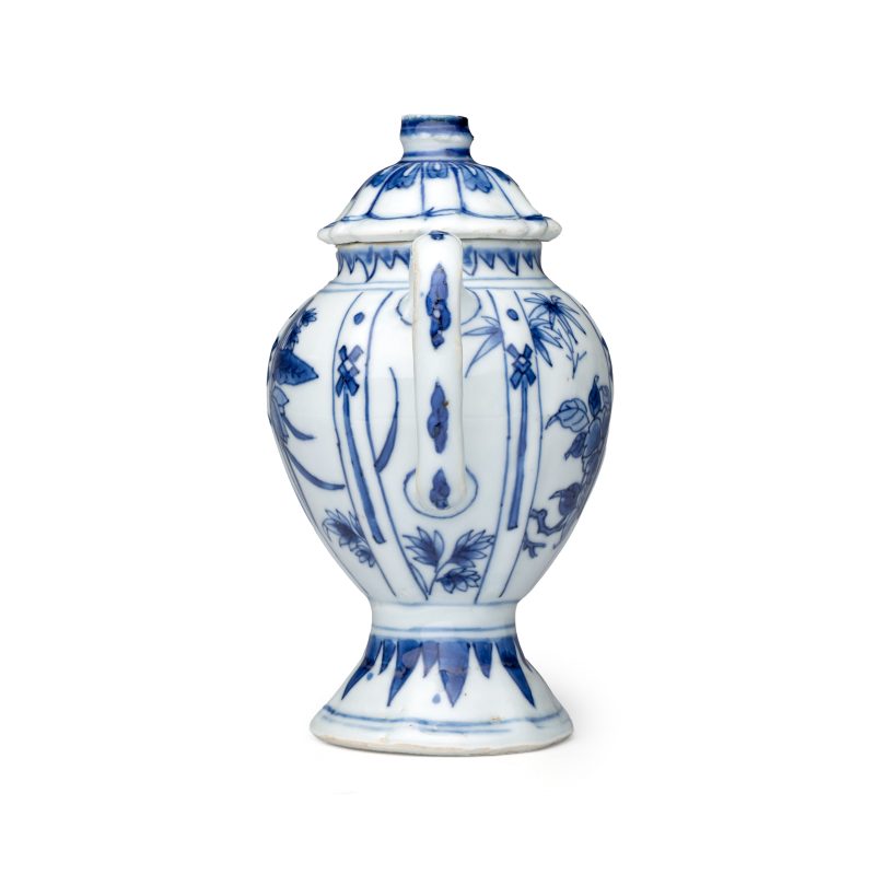 A pair of Chinese blue and white covered mustard pots with floral design - 图11