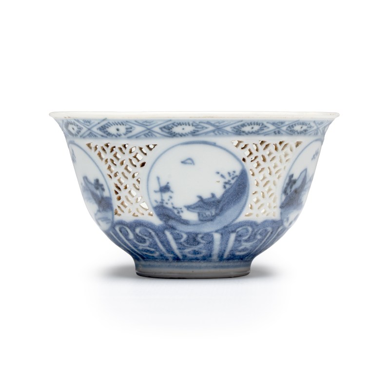 A Chinese blue and white reticulated 'Linglong' cup, Hatcher Cargo - 图4