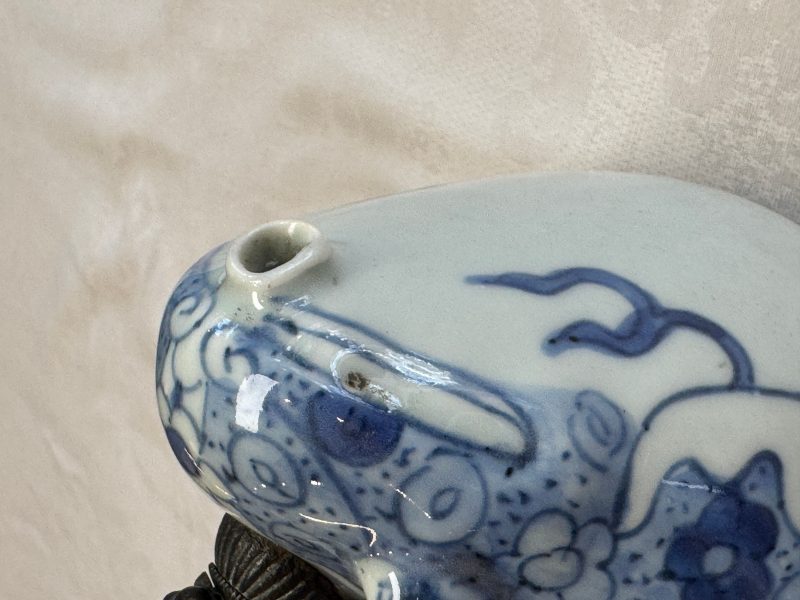 A Chinese blue and white 'Toad' ewer - 图26